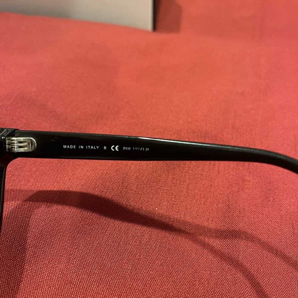 CHANEL Glossy Black Cat-Eye Sunglasses with Quilted Case - Picture 5 of 9